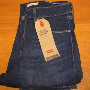 NWT Classic Levi’s Jeans ~ size 8